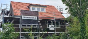 Dakpannen vernieuwd met steiger